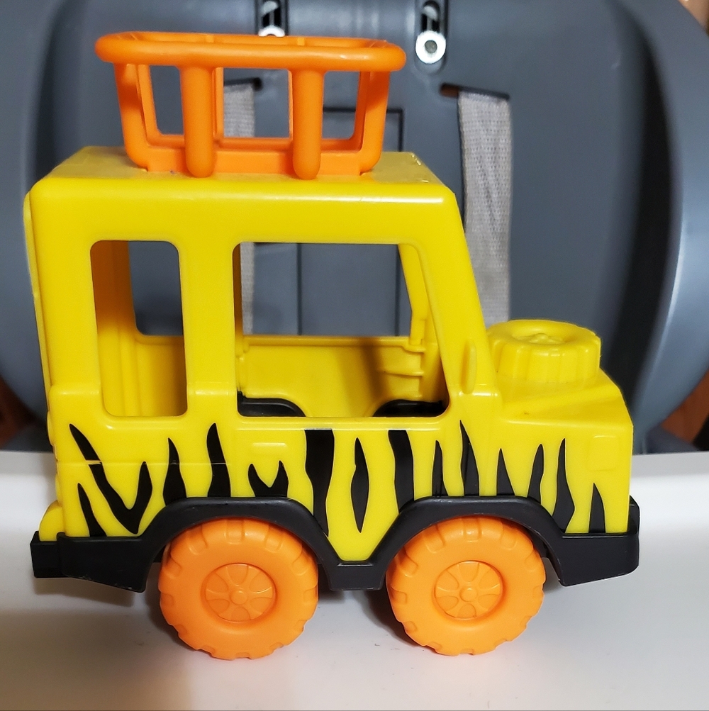 Fisher-Price Jungle Adventure, Safari Vehicle - Yellow and Orange, 2017 - Picture 2 of 4